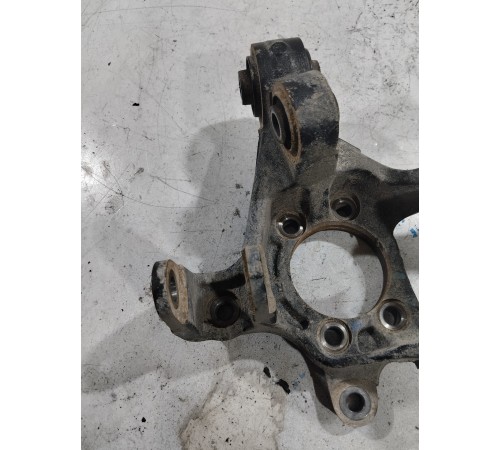 Кулак поворотный,задний правый