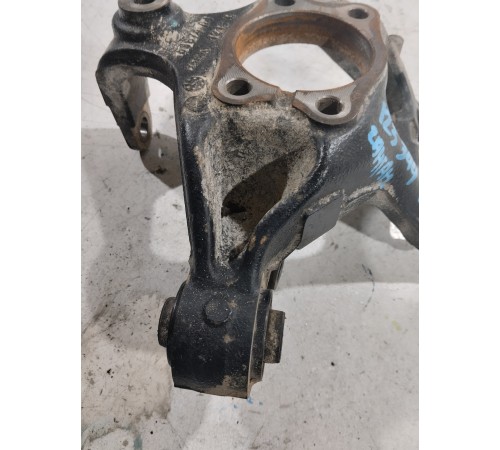 Кулак поворотный,задний правый