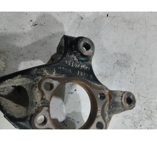 Кулак поворотный,задний правый