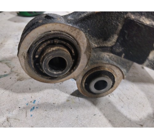 Кулак поворотный,задний правый