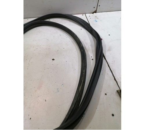 Уплотнитель двери задний