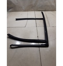 Уплотнитель стекла двери (задний левый)