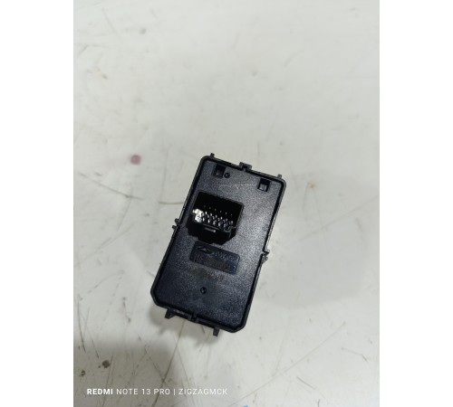 Кнопка фиксатора стояночного тормоза