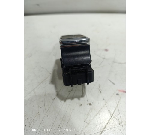 Кнопка фиксатора стояночного тормоза