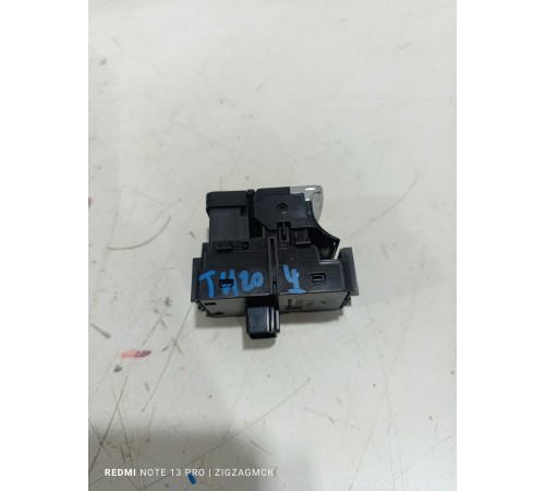 Кнопка фиксатора стояночного тормоза