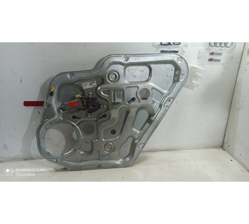 Стеклоподъемник (задний правый)