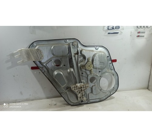 Стеклоподъемник (задний правый)