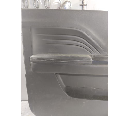 Обшивка двери передняя левая