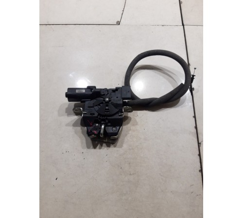 Замок крышки багажника