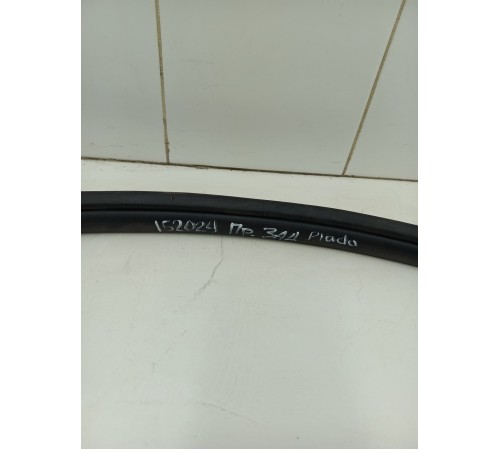 Уплотнитель двери задний правый