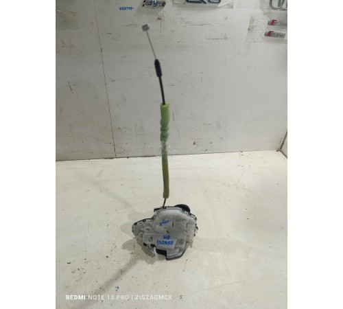 Замок левой задней двери в сборе