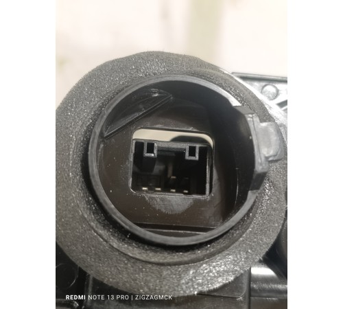 Замок левой задней двери в сборе