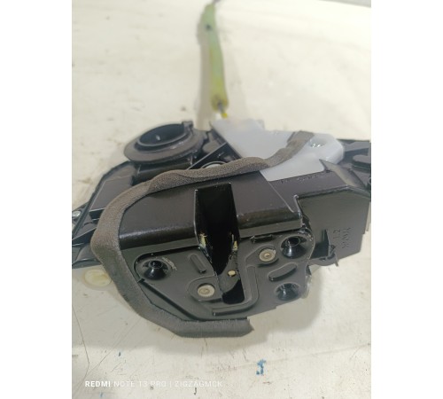 Замок левой задней двери в сборе