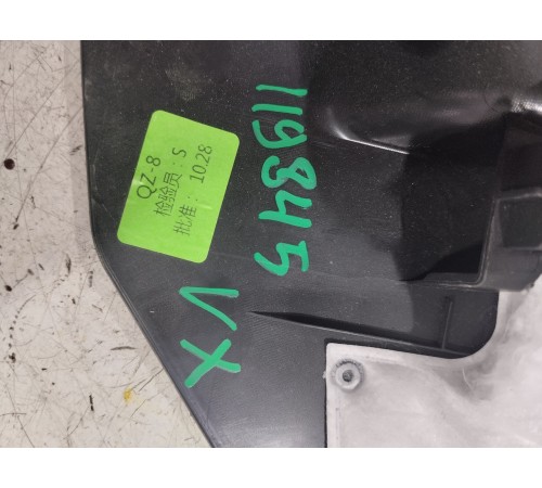 Накладка центральной стойки левая нижняя