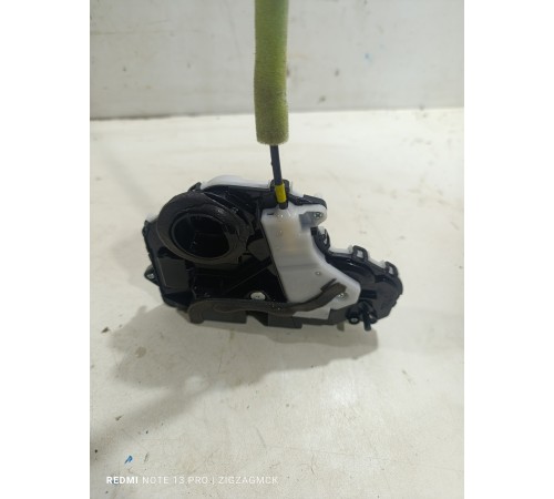 Замок левой задней двери в сборе