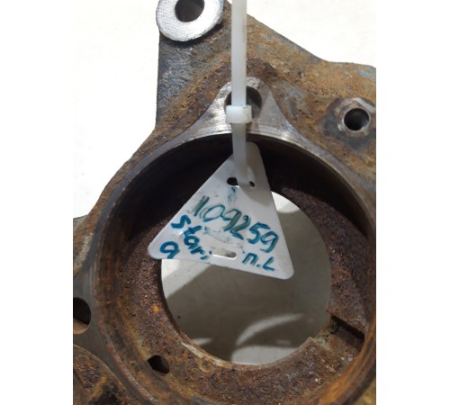 Кулак поворотный(передний левый)