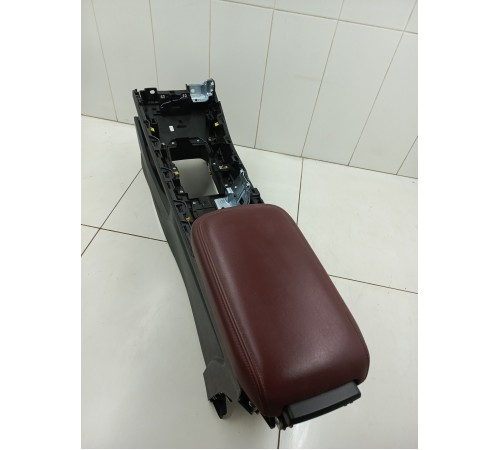 Центральная консоль (подлокотник)