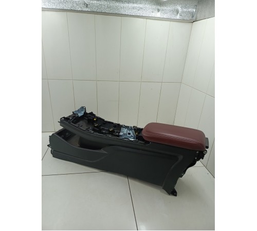 Центральная консоль (подлокотник)