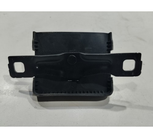 Петля замка багажника