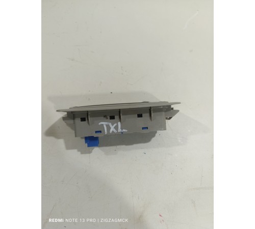 Плафон внутреннего освещения салона задний правый