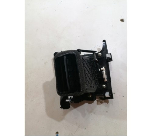 Дефлектор салона воздушный правый