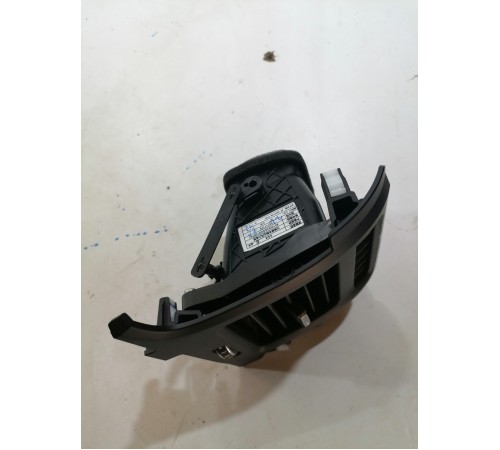 Дефлектор салона воздушный правый