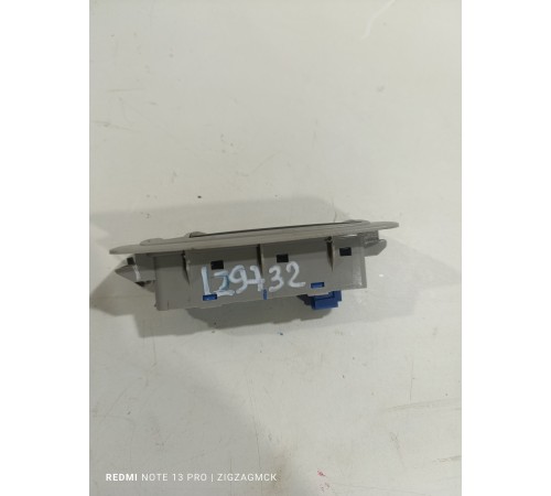 Плафон внутреннего освещения салона задний правый