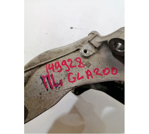 Кулак поворотный передний левый