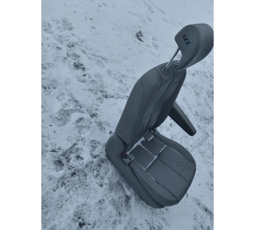 Сиденье (заднее правое)