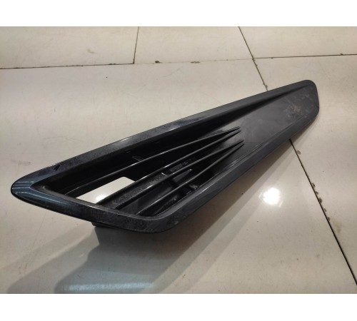 Решетка радиатора левая