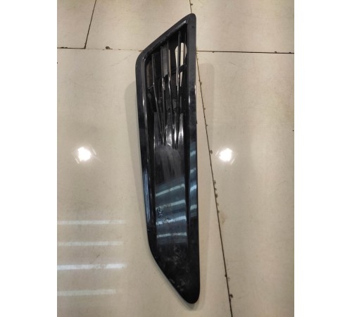 Решетка радиатора левая