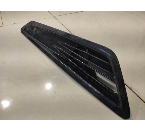 Решетка радиатора левая