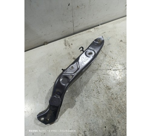 Кронштейн фары передний правый