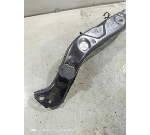 Кронштейн фары передний правый