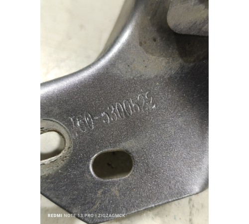 Кронштейн фары передний правый