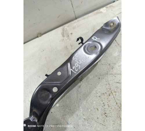 Кронштейн фары передний правый