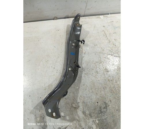 Кронштейн фары передний правый