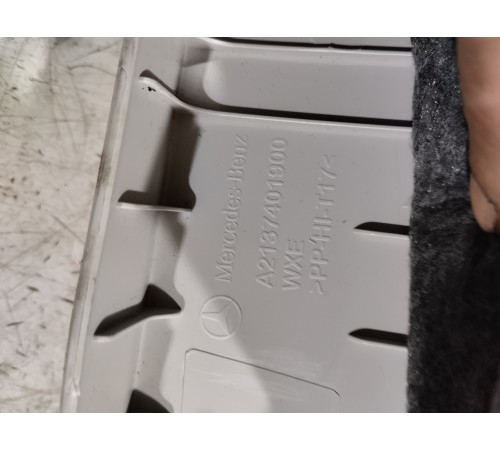 Обшивка крышки багажника (рамка)