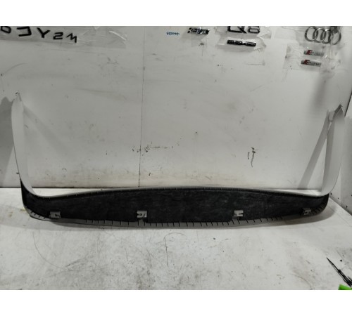 Обшивка крышки багажника (рамка)