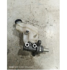 Главный тормозной цилиндр с бачком