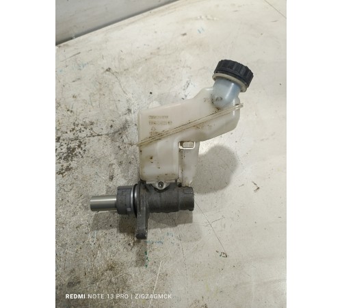 Главный тормозной цилиндр с бачком