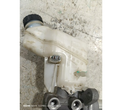 Главный тормозной цилиндр с бачком