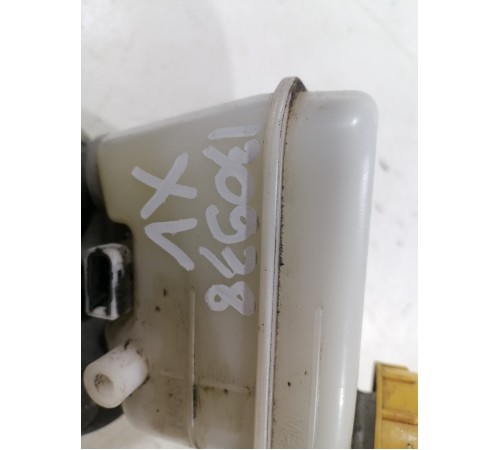 Главный тормозной цилиндр с бачком