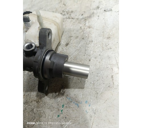 Главный тормозной цилиндр с бачком