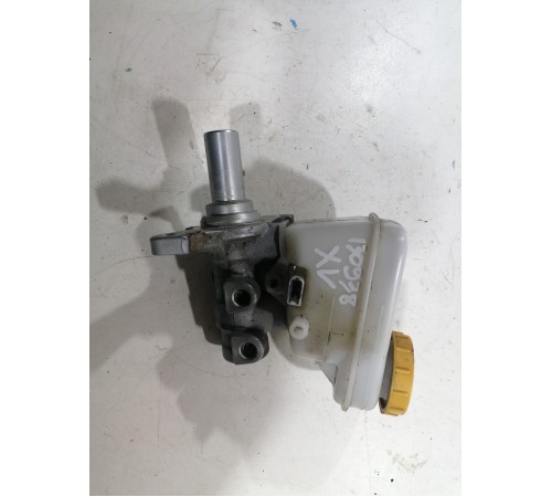 Главный тормозной цилиндр с бачком