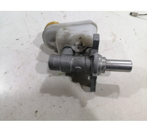 Главный тормозной цилиндр с бачком