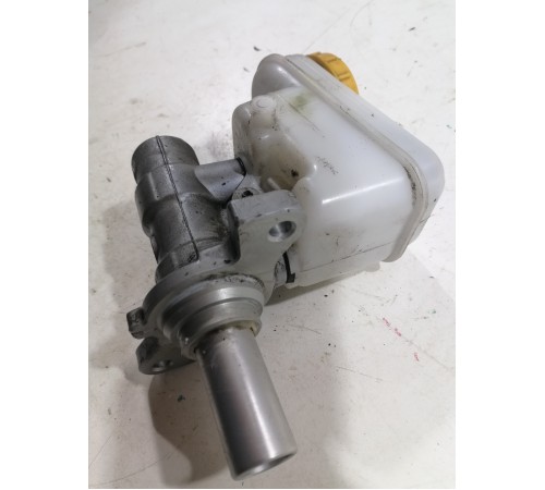 Главный тормозной цилиндр с бачком