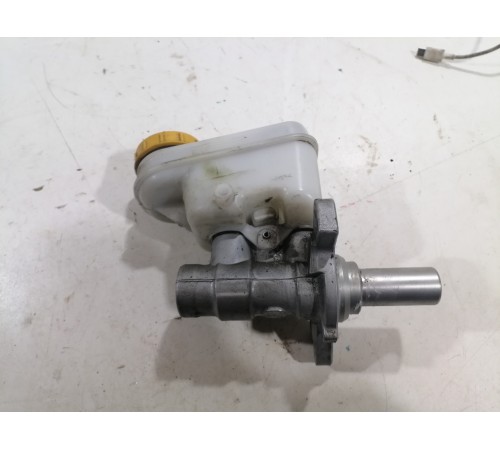 Главный тормозной цилиндр с бачком