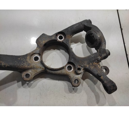 Кулак поворотный (передний левый)