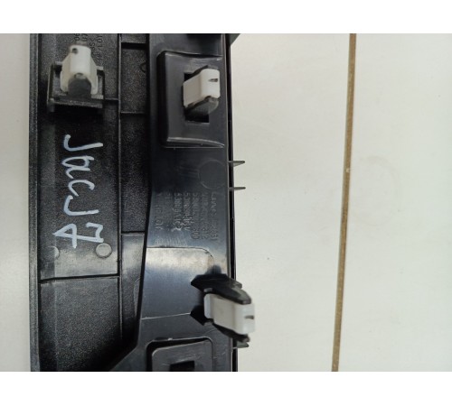 Воздушный дефлектор центральный с декоративной накладкой в сборе